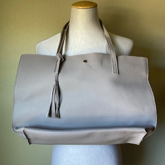 Handbags - Vegan leather lavender tote bag
